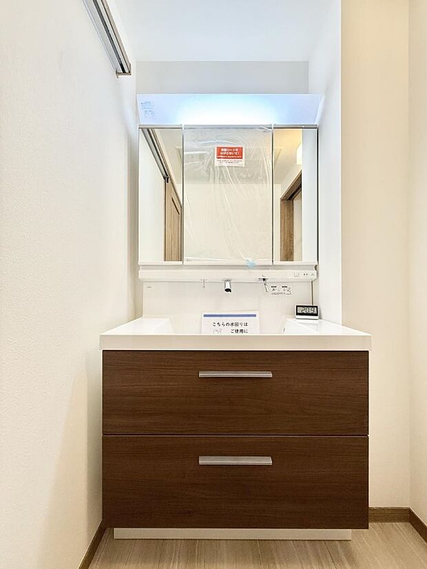 【洗面台・洗面所】■明るい洗面所は毎朝の歯磨きも楽しくできちゃいそうです♪