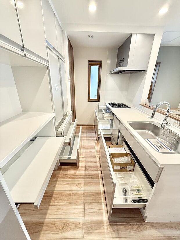 【キッチン】■シンプルで機能的、毎日使いやすいキッチン