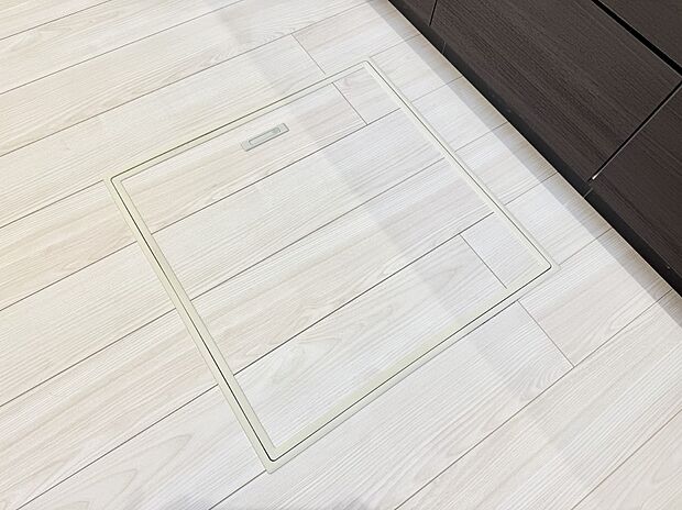 【床下収納】■隠れた収納スペースで家全体がスッキリ