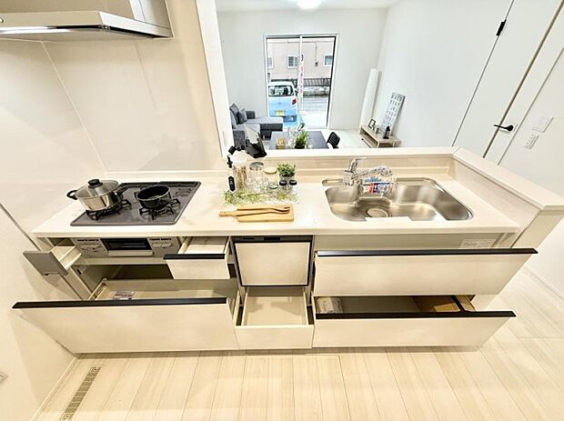 【キッチン】■アイデア広がる、クリエイティブな料理空間