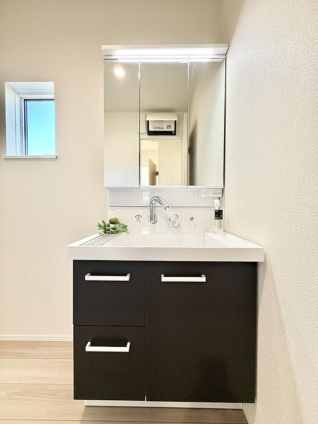 【洗面台・洗面所】■朝の準備がスムーズにできる広さです