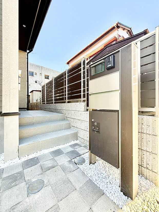 【玄関】■ シンプルで美しく、住まいの第一印象を彩る玄関です