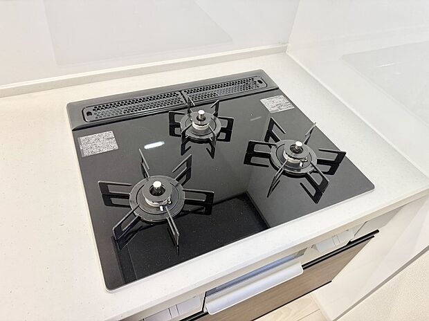 【3口ガスコンロ】■一度に多くの料理ができ便利で効率的