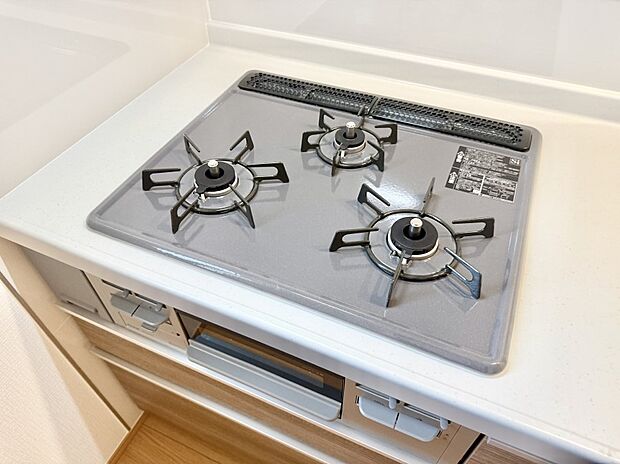 【3口ガスコンロ】■一度に多くの料理ができ便利で効率的