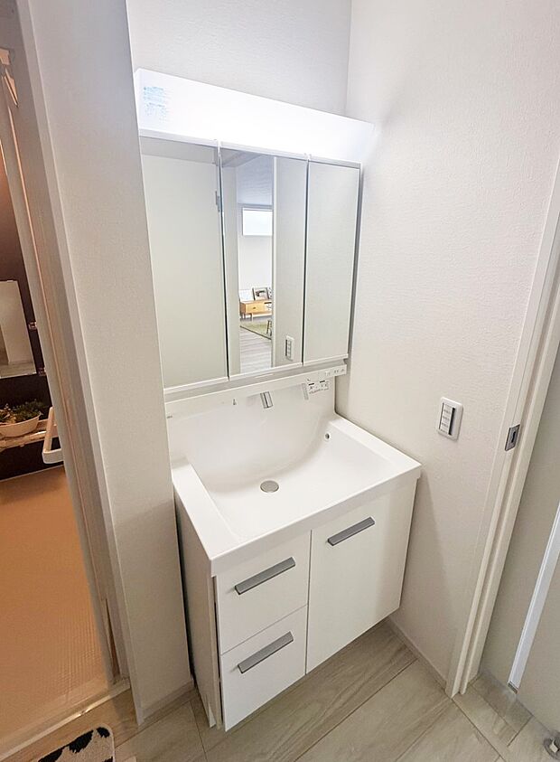 【洗面台・洗面所】■朝の準備がスムーズにできる広さです