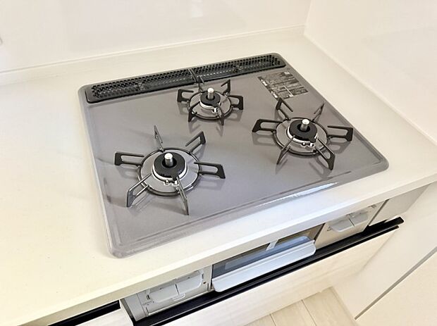 【3口ガスコンロ】■一度に多くの料理ができ便利で効率的