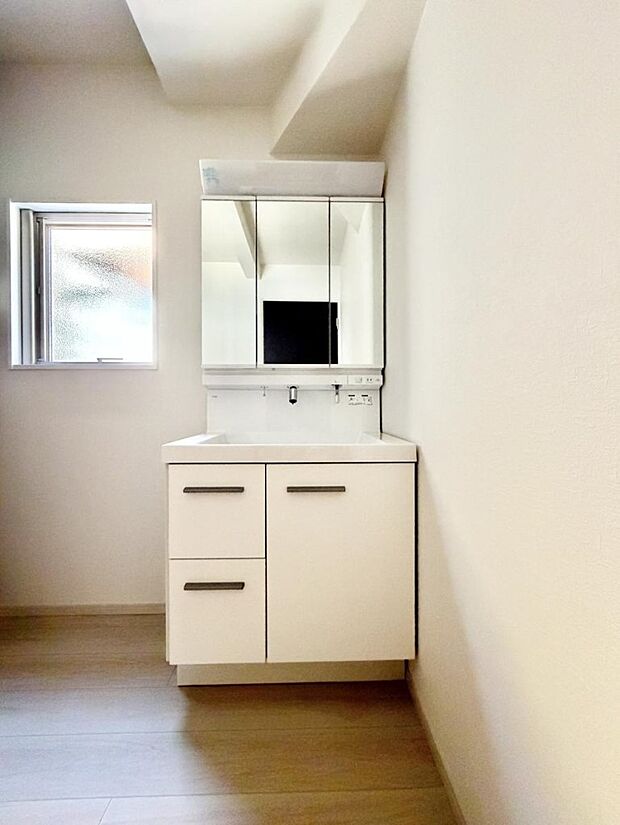 【洗面台・洗面所】■明るい洗面所は毎朝の歯磨きも楽しくできちゃいそうです♪