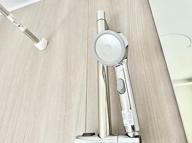 【止水シャワーヘッド】■わざわざシャワー水栓のレバーまで手を伸ばす必要がなく、簡単に止水できる