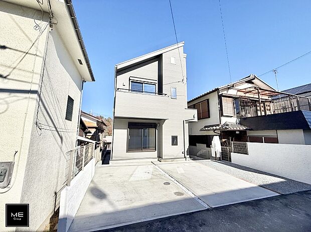 【現地外観写真】■暮らしを彩る充実した設備仕様が備わった住まい