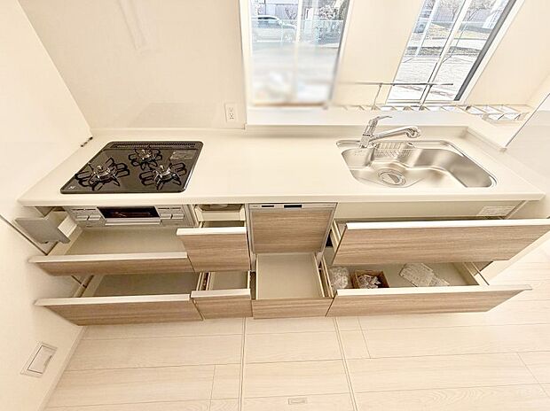 【キッチン】■家族の絆を深める、温もりのあるキッチン