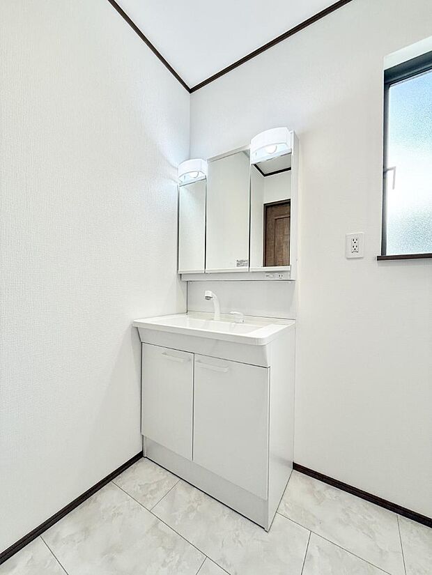 【洗面台・洗面所】■朝の準備がスムーズにできる広さです