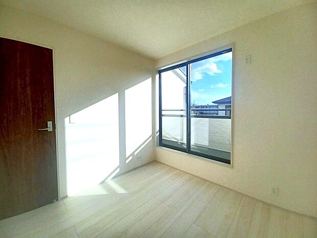 【洋室】■仕事や勉強のスペースに使うことで、集中しやすく静かな環境が整います