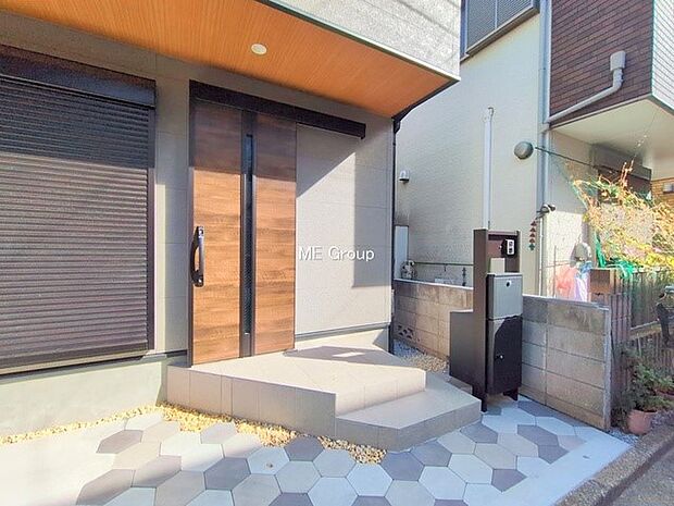 【玄関】■ 帰るたびにホッとする、安心感のある佇まい