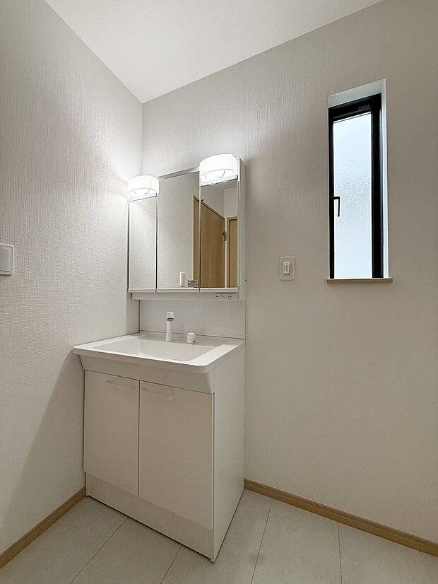 【洗面台・洗面所】■明るい洗面所は毎朝の歯磨きも楽しくできちゃいそうです♪