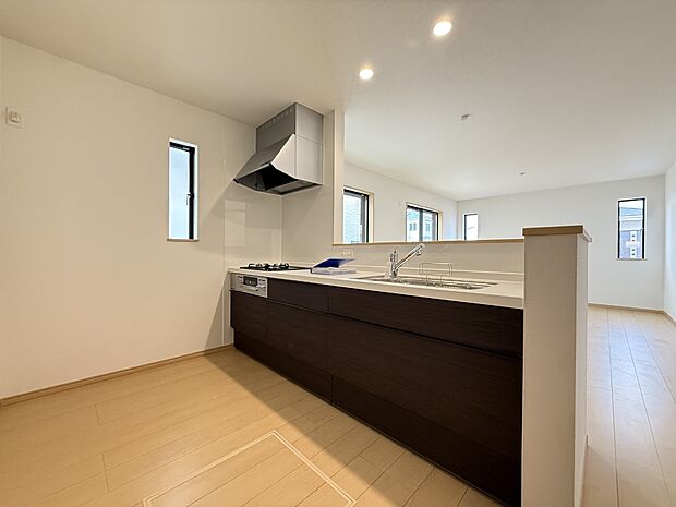 【キッチン】■シンプルで機能的、毎日使いやすいキッチン