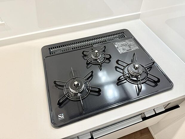 【3口ガスコンロ】■一度に多くの料理ができ便利で効率的