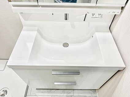 ハンドシャワー付洗面台