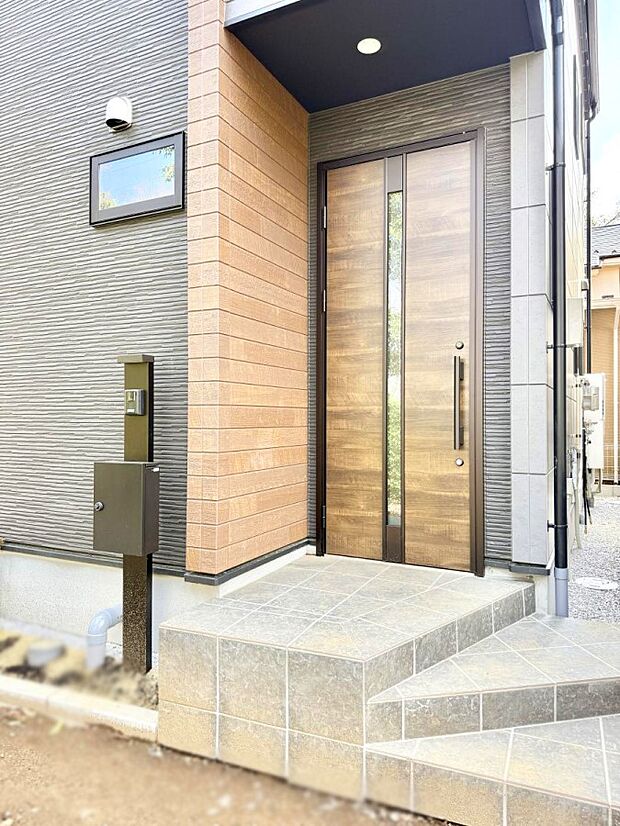 【玄関】■ シンプルで美しく、住まいの第一印象を彩る玄関です