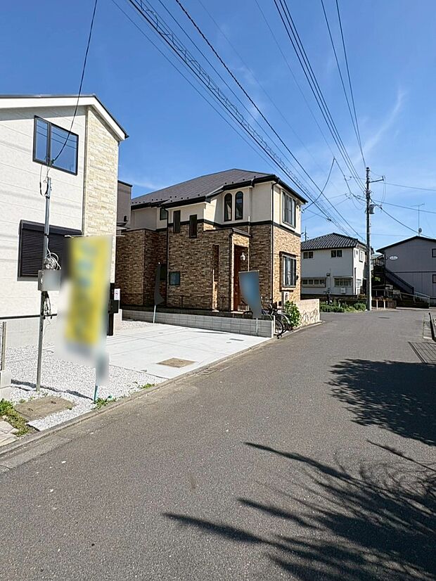 【前面道路含む現地写真】■新しい住まい、街の新しい風景