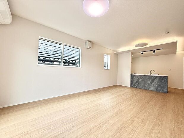 【ダイニング】■ふとした瞬間に幸せを感じる、心地よい場所