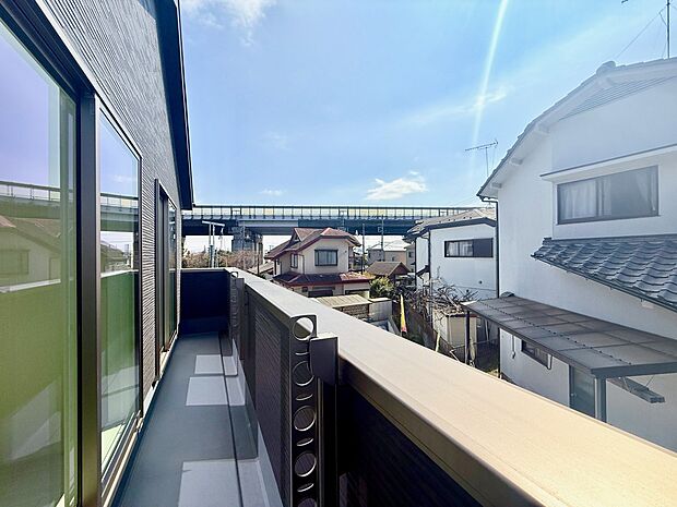 【バルコニー】■日当たり良好、眺めの良いバルコニーです!