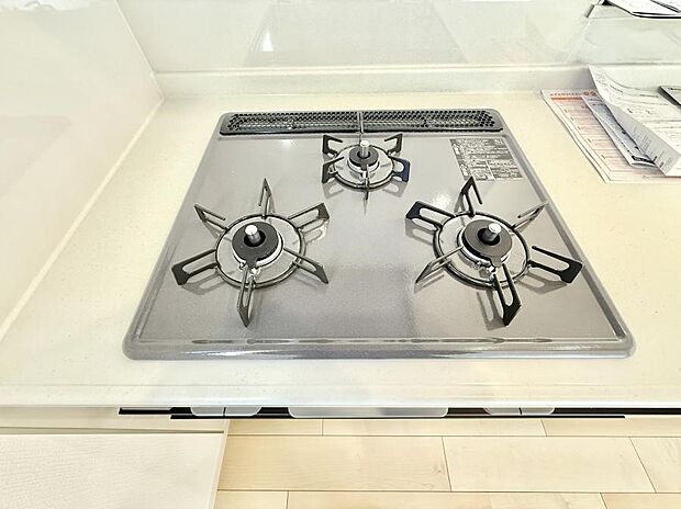 【3口ガスコンロ】■一度に多くの料理ができ便利で効率的