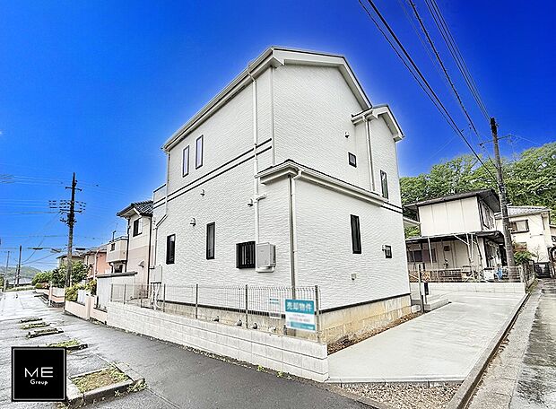 【現地外観写真】■暮らしを彩る充実した設備仕様が備わった住まい