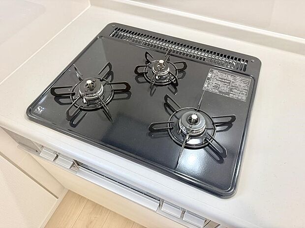 【3口ガスコンロ】■一度に多くの料理ができ便利で効率的