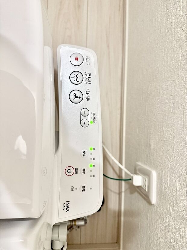 【シャワートイレ】■温水洗浄で快適、清潔感が保たれるシャワートイレ