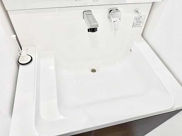【ハンドシャワー付洗面台】■手洗いや顔を洗う時も快適に使える便利なシャワー