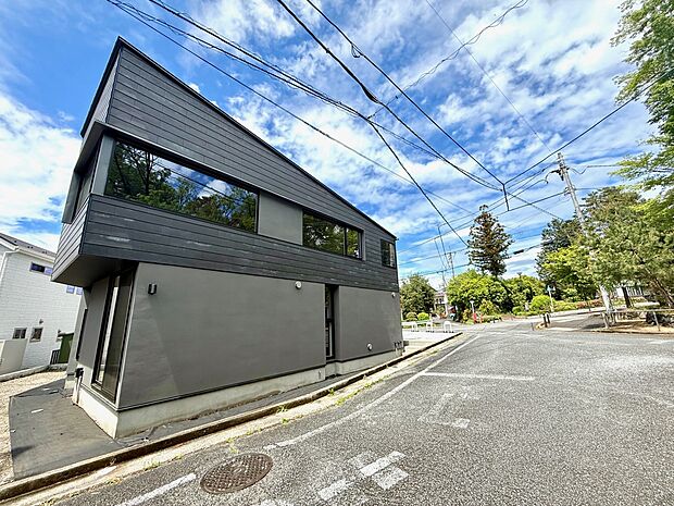 【前面道路含む現地写真】■家族とのお出かけが楽しくなる環境です
