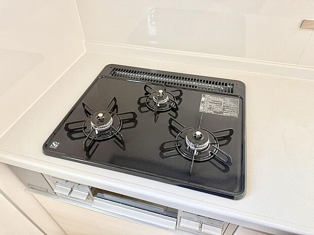 【3口ガスコンロ】■一度に多くの料理ができ便利で効率的