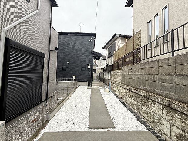 【現地外観写真】1号棟 ■暮らしを彩る充実した設備仕様が備わった住まい