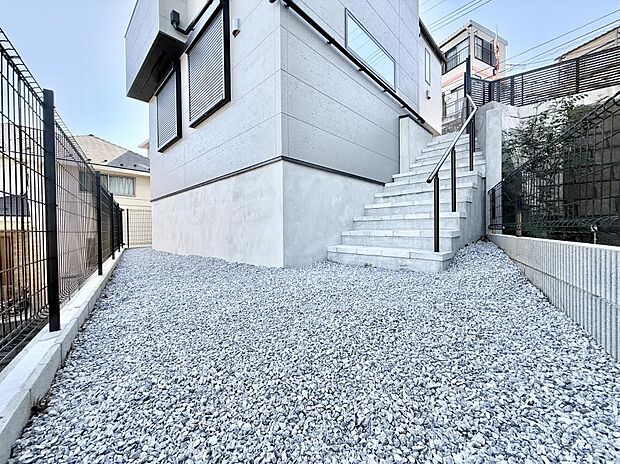 【庭】■心にゆとりをもたらす、自然を感じられる住環境が魅力です