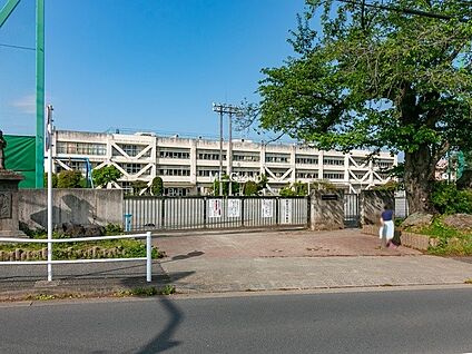 あきる野市立西秋留小学校 700m(9分)