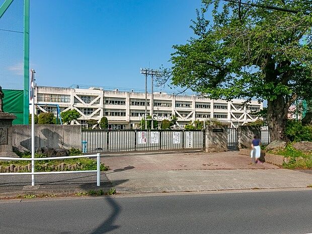 あきる野市立西秋留小学校(約700m・徒歩9分)