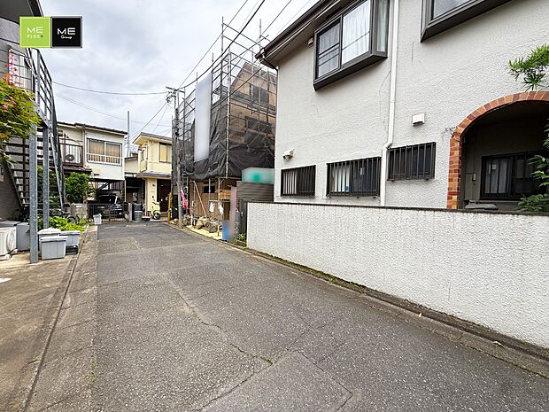 【前面道路含む現地写真】■ 帰るたびにホッとする、安心感のある佇まい