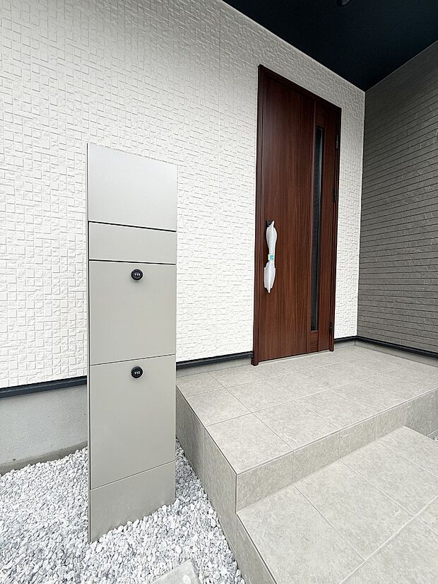 【玄関】1号棟 ■ シンプルで美しく、住まいの第一印象を彩る玄関です