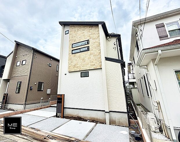 【現地外観写真】1号棟 ■家族みんなが笑顔で過ごせる、安心感のある住まい