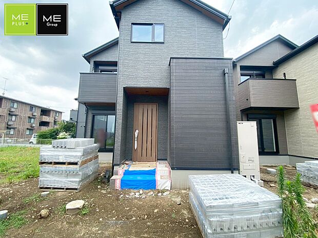 【現地外観写真】1号棟 ■家族が笑顔で集まる温かな住まい
