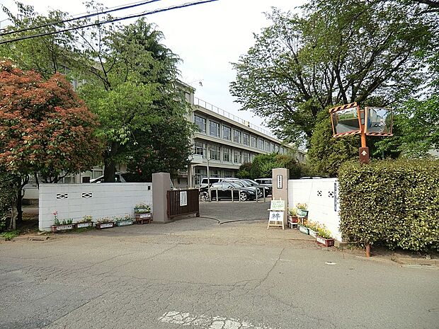 武蔵村山市立第一中学校(約1,332m・徒歩17分)
