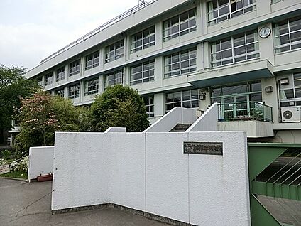 稲城市立稲城第二中学校 850m(11分)