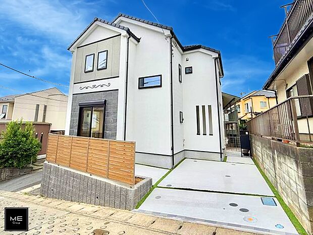 【現地外観写真】■暮らしを彩る充実した設備仕様が備わった住まい