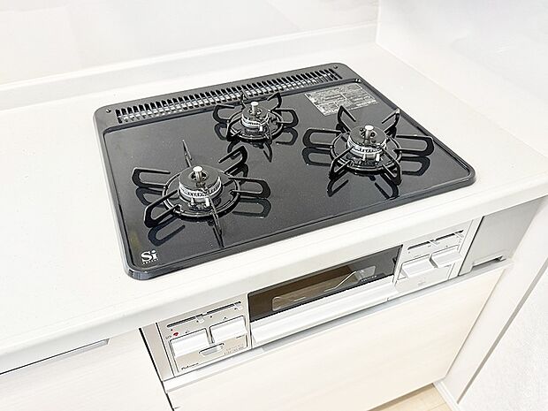 【3口ガスコンロ】■一度に多くの料理ができ便利で効率的