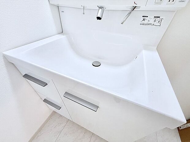 【ハンドシャワー付洗面台】■手洗いや顔を洗う時も快適に使える便利なシャワー