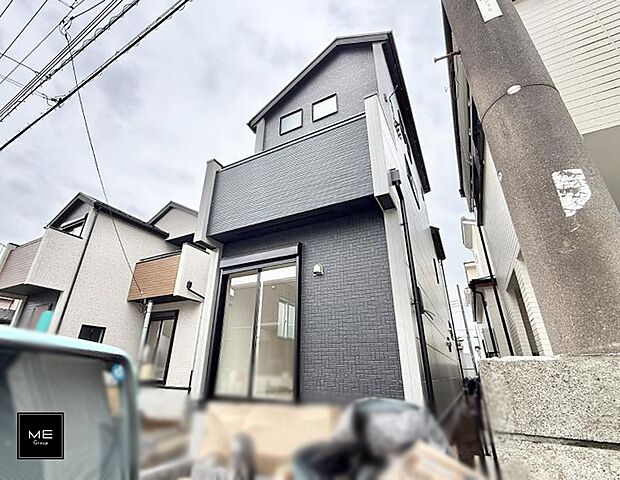 【現地外観写真】2号棟  ■家族みんなが笑顔で過ごせる、安心感のある住まい