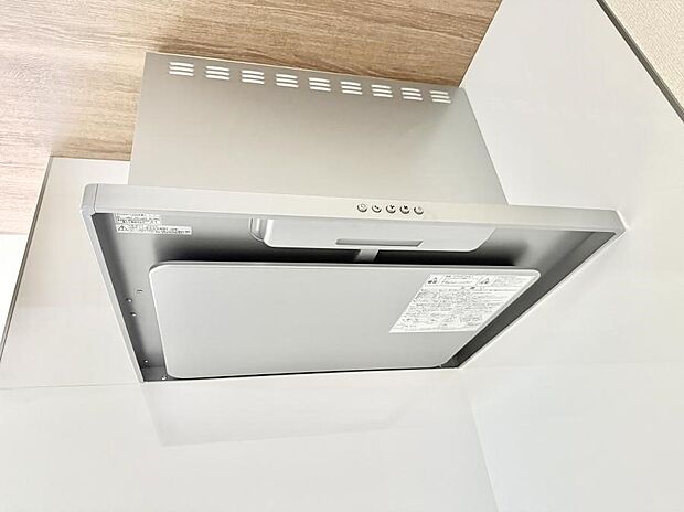 【レンジフード】■調理時の蒸気や匂いが換気扇に誘導され、効率的に排煙ができます。