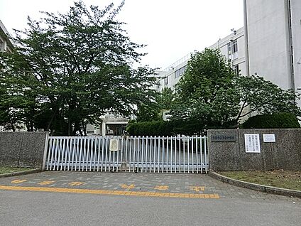 多摩市立多摩中学校 1700m(22分)