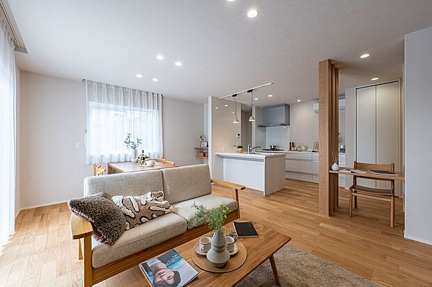 【リビング】■リビング　LDKは約19.4帖（キッチンクローク約1.2帖、ワークスペース約0.5帖を含む）あります。