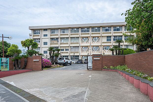 倉敷市立倉敷第一中学校(約830m)